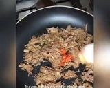 A picture of step 2 of Spicy meat bun.