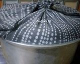 Foto langkah ke 5 dari resep Bolu Ketan Hitam Keju Lumer.