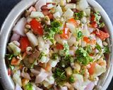 A picture of step 4 of Vegetables green moong sprouts salad.