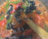 Foto del paso 3 de la receta: 531. Pollo al romero con aceitunas negras y alcaparras (principal carne)
