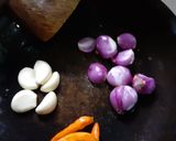 Foto langkah ke 3 dari resep Tumis Bunga Pepaya.