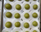 Foto langkah ke 2 dari resep Bomboloni pandan gulmer filling mocca.