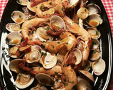 Foto del paso 23 de la receta: Jurel de cola rosada con manto de gambas y almejas