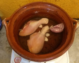 Foto del paso 1 de la receta: Caldo de pollo con verduras 🍲😻