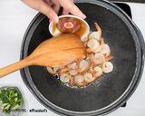 รูปขั้นตอนการทำที่ 3 ของ กุ้งผัดน้ำมันหอย