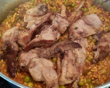 Foto del paso 9 de la receta: Arroz integral con conejo y gambones