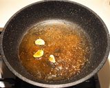 Foto del passaggio 5 della ricetta Pollo alle spezie e limone sotto sale
