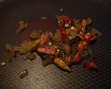 A picture of step 2 of Stir-fried Chicken with Basil.