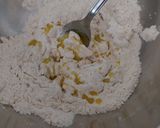 Foto del paso 3 de la receta: Coca de espárragos y emmental con vinagreta de almendras y pimentón