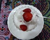 A picture of step 5 of Strawberries ice cream.