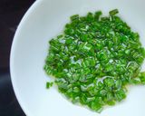 Hình bước làm 3 của món Bánh Hỏi Cuốn Tôm Rim