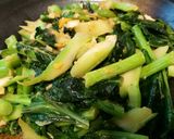 รูปขั้นตอนการทำที่ 4 ของ คะน้าผัดไข่เค็ม