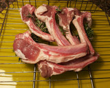 Foto del paso 5 de la receta: Chuletillas de cordero a la brasa, ahumadas con romero