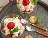 Foto langkah ke 2 dari resep Salad Strawberry dan Es Krim.