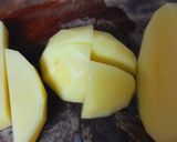 Hình bước làm 1 của món Gà nấu khoai tây