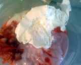 A picture of step 1 of strawberry freeze yogurt.