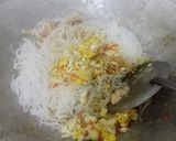 Foto langkah ke 4 dari resep Bihun Goreng siram bumbu Pecel.