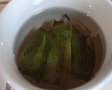 A picture of step 3 of Bay Leaf Tea.