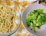 Foto del paso 2 de la receta: Espaguetis con fideos de calabacín