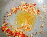 Hình bước làm 1 của món Cá cơm kho tiêu