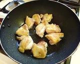 A picture of step 2 of Sukiyaki-Style Stewed Mizuna Greens and Chicken.