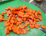 Foto del paso 2 de la receta: Escabeche de verduras (berenjena, zanahoria y cebolla)