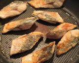 A picture of step 4 of Non-Fried Mackerel with Thick Starchy Sweet and Sour Sauce Just Using a Fry Pan.