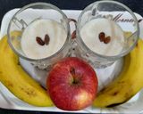 A picture of step 2 of Banana apple smoothi.