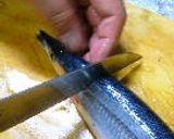 A picture of step 1 of Fresh Pacific Saury Prepared with a Home Kitchen Knife (Sashimi and Cured with Vinegar).