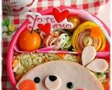 A picture of step 5 of Easy Little Piggy Bento.