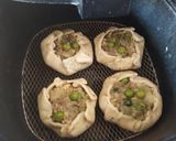 A picture of step 5 of Samosa galette.