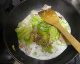 A picture of step 4 of Spring Cabbage and Pork Cream Pasta.
