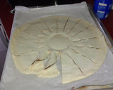 Foto del paso 2 de la receta: Rosa de hojaldre dos chocolates