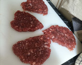 Foto del paso 2 de la receta: Hamburguesa con queso y mermelada sobre arroz y verduritas