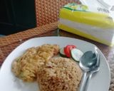 Foto langkah ke 3 dari resep Nasi goreng telur dadar.