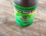 A picture of step 1 of Bugis Mandi (steam gluten rice cake).
