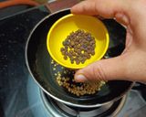 ચેટીનાદ મસાલા પાઉડર (Chettinad Masala Powder Recipe In Gujarati) રેસીપી સ્ટેપ2ફોટો