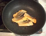 A picture of step 3 of Pn-Fried and Steamed Salmon and Cabbage.