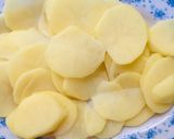 Hình bước làm 1 của món Hạnh phúc nhỏ cuối tuần: khoai tây chiên giòn