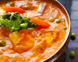 A picture of step 4 of Mutter paneer masala.