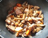 A picture of step 5 of Chikuzen-ni (Stewed Chicken with Root Vegetables).