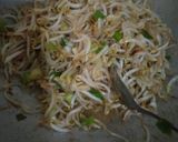 Foto langkah ke 3 dari resep Tumis Tauge Ikan Asin.