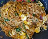 Foto langkah ke 6 dari resep Bihun Goreng Jawa.