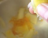 A picture of step 2 of Raw Turmeric & Ginger Detox Drink.