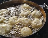 A picture of step 5 of Dahi Bhalla Chaat.