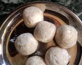 A picture of step 5 of Malai kofta in white gravy.