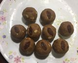 A picture of step 6 of Atta Ladoo / Pinni.