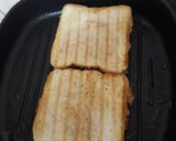 A picture of step 2 of Onion tomato grilled toast.