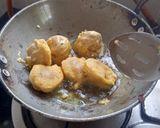A picture of step 5 of Crispy 😋Aloo Bade.