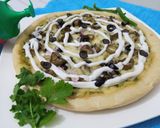 A picture of step 10 of Hot Green Chicken Pizza.